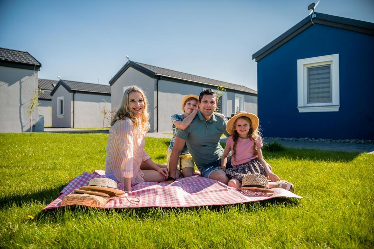 Scandi Village Zator Kültér fotó