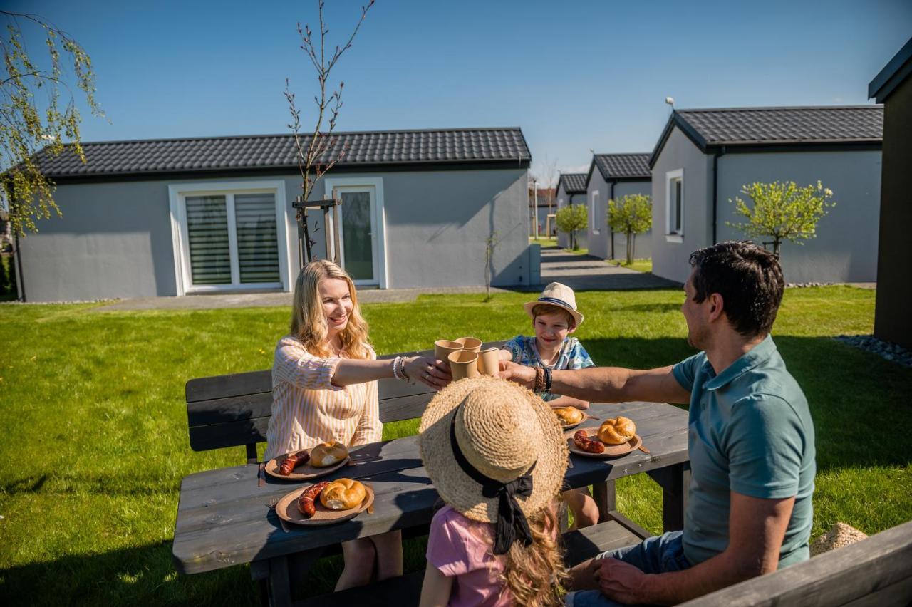 Scandi Village Zator Kültér fotó